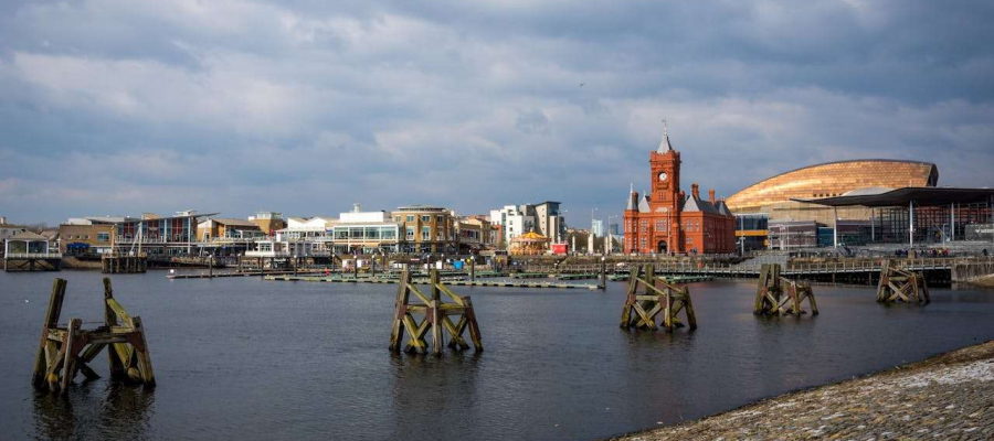 a long range shot of the cardiff skyline