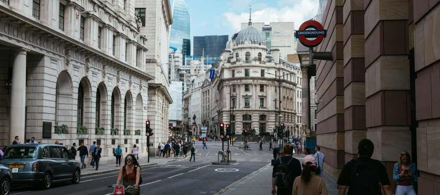Factors affecting the base rate of interest set by the Bank of England