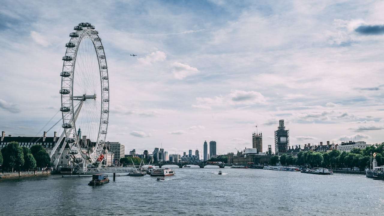 a view of the London city line.